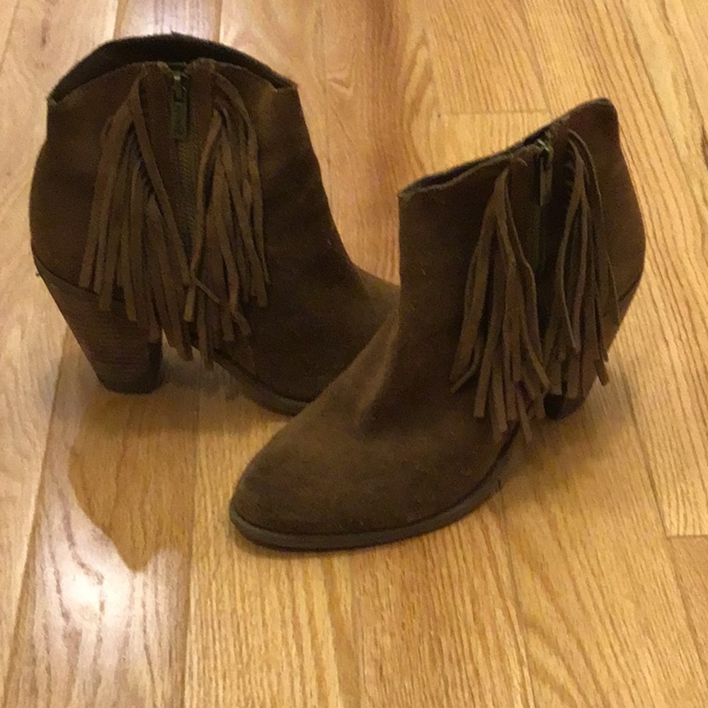 Ankle boots by jessica Simpson 
Brown suede w fringed .
